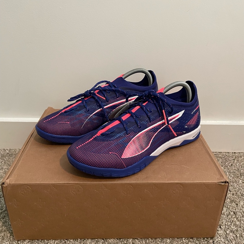 PUMA Ultra 5 Pro Indoor Soccer Shoes size 9